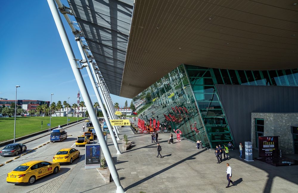 Zhvillimi i zonave aeroportuale do të kufizohet nga lejet e KKTU